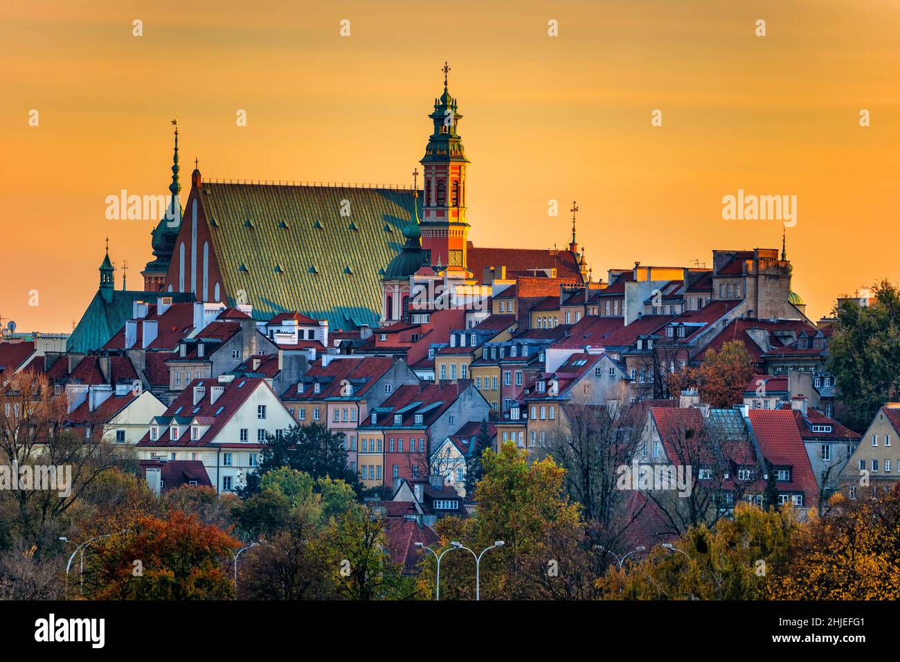 Sonnenuntergang in der Altstadt (Stare Miasto) in Warschau in Polen. Von der deutschen Armee während des Zweiten Weltkriegs zerstört und nach dem Krieg wieder aufgebaut, UNESC Stockfoto