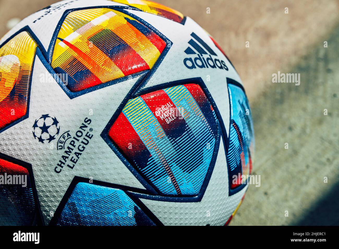 Fußball: Adidas-Finale, offizieller Spielball für die K.O.-Phase und das Finale der UEFA Champions League 2022 in Paris Stockfoto
