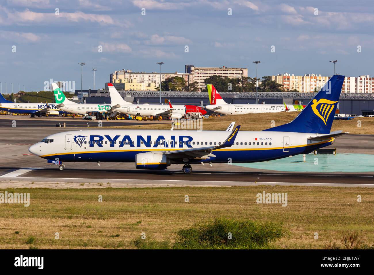 Lissabon, Portugal - 22. September 2021: Ryanair Boeing 737-800 Flugzeug am Flughafen Lissabon (LIS) in Portugal. Stockfoto