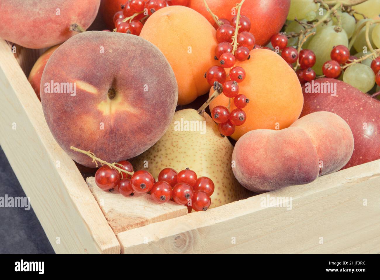 Frische, gesunde Früchte als Quelle natürliche Mineralien und Vitamine. Konzept der abnehmen und Diät Stockfoto