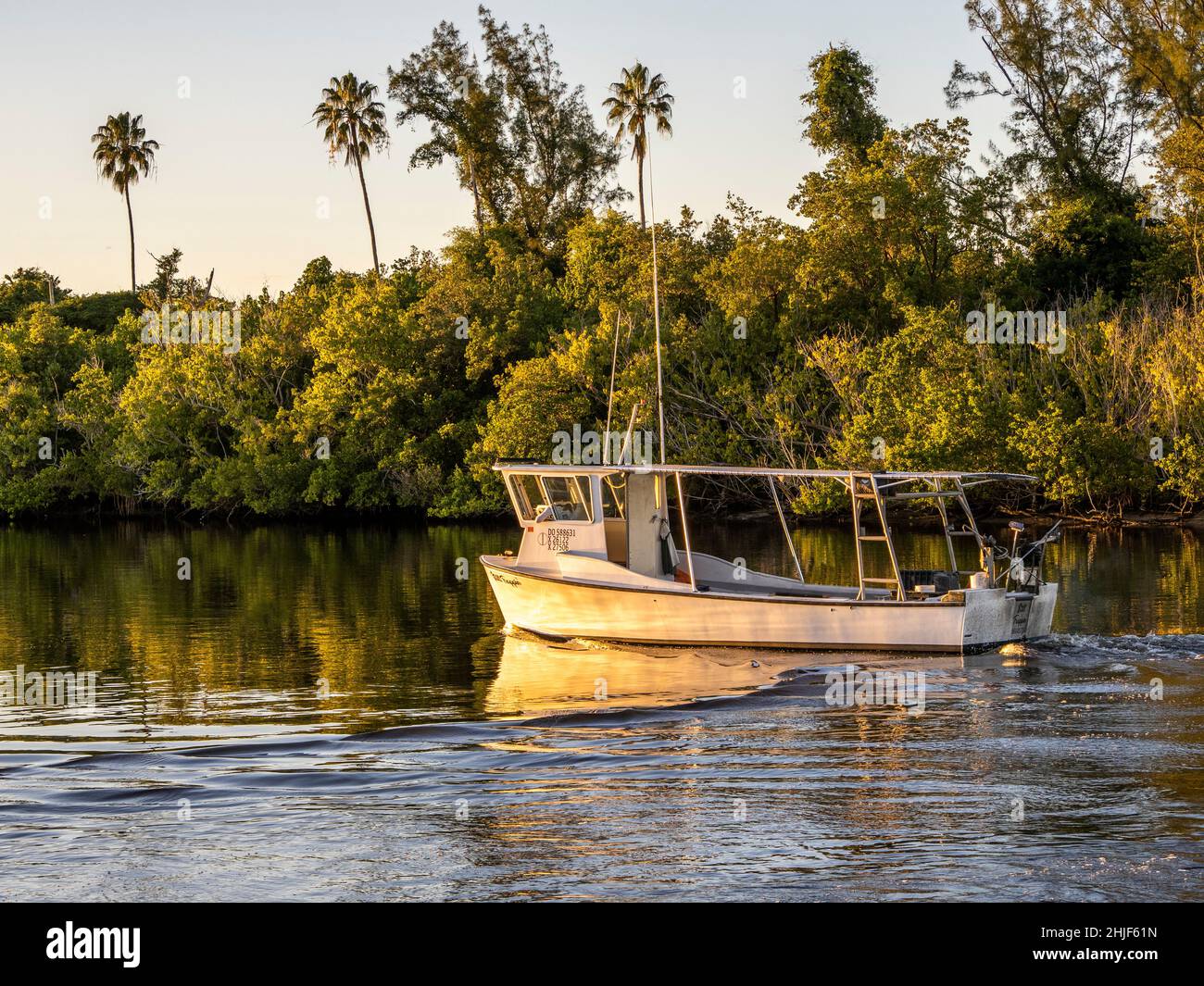 Fischerboote im Barron River in Everglades City in Southeast Florida USA Stockfoto