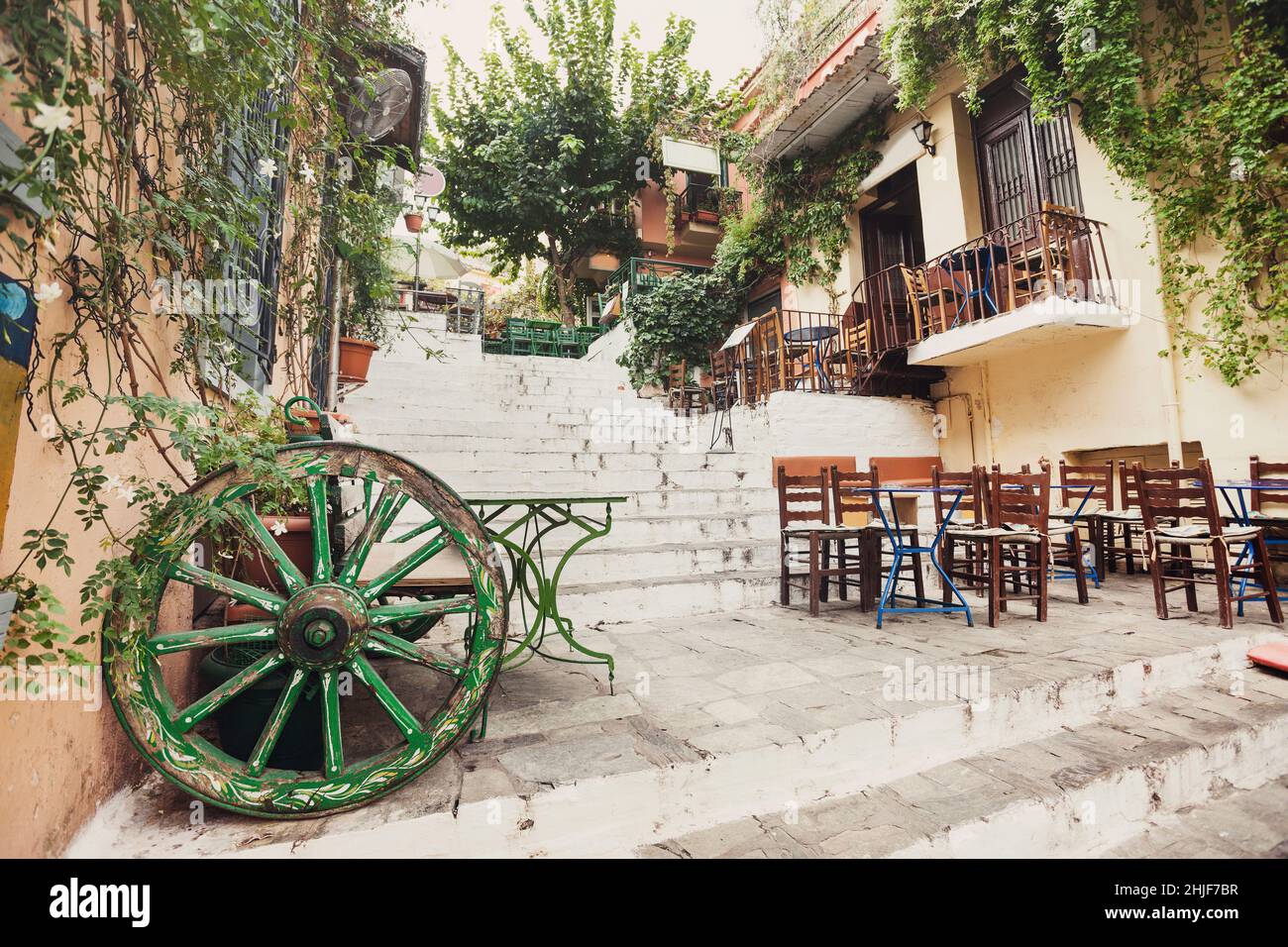 Charmante Straße in der Altstadt von Plaka in Athen, Griechenland Stockfoto