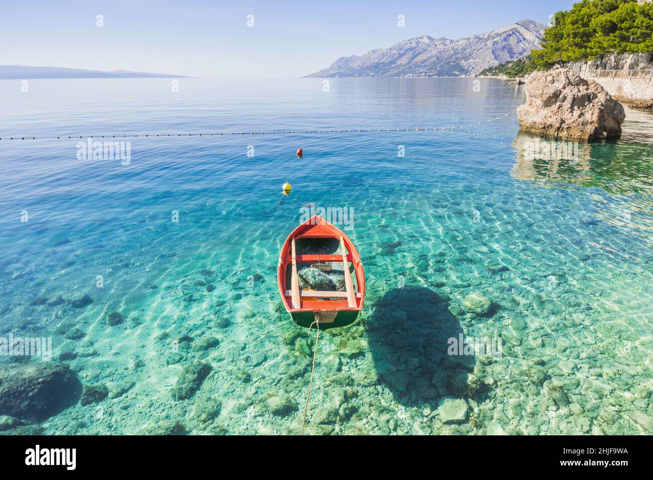 Schöne Bucht in der Nähe Brela Stadt, Dalmatien, Kroatien. makarska riviera, berühmtes Wahrzeichen und touristisches Reiseziel in Europa Stockfoto