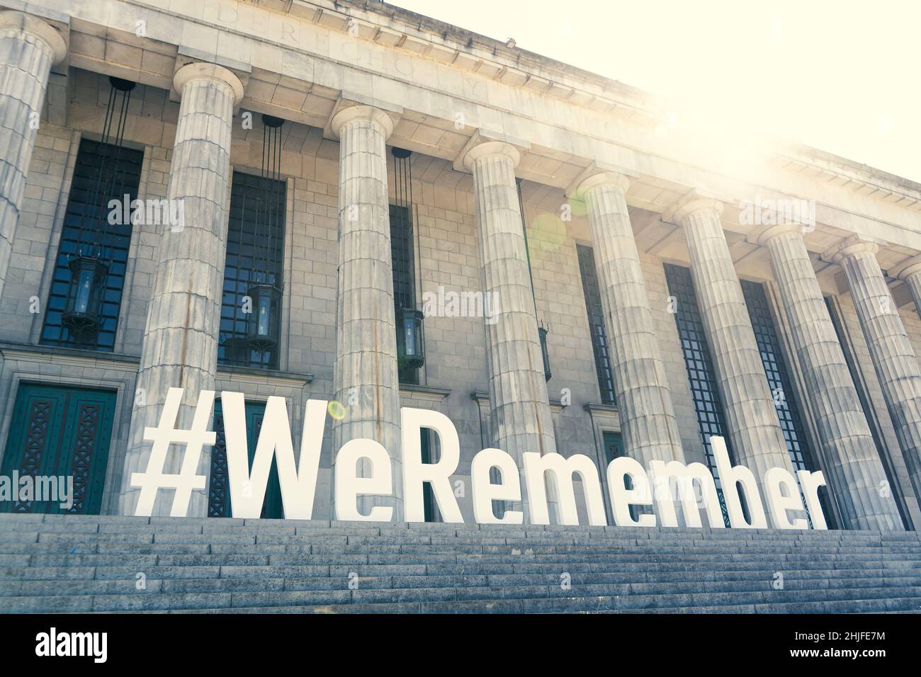 Internationaler Holocaust-Gedenktag. Hashtag ERINNERN WIR UNS VOR der Juristischen Fakultät von Buenos Aires Argentinien. Speicherplatz kopieren. Stockfoto