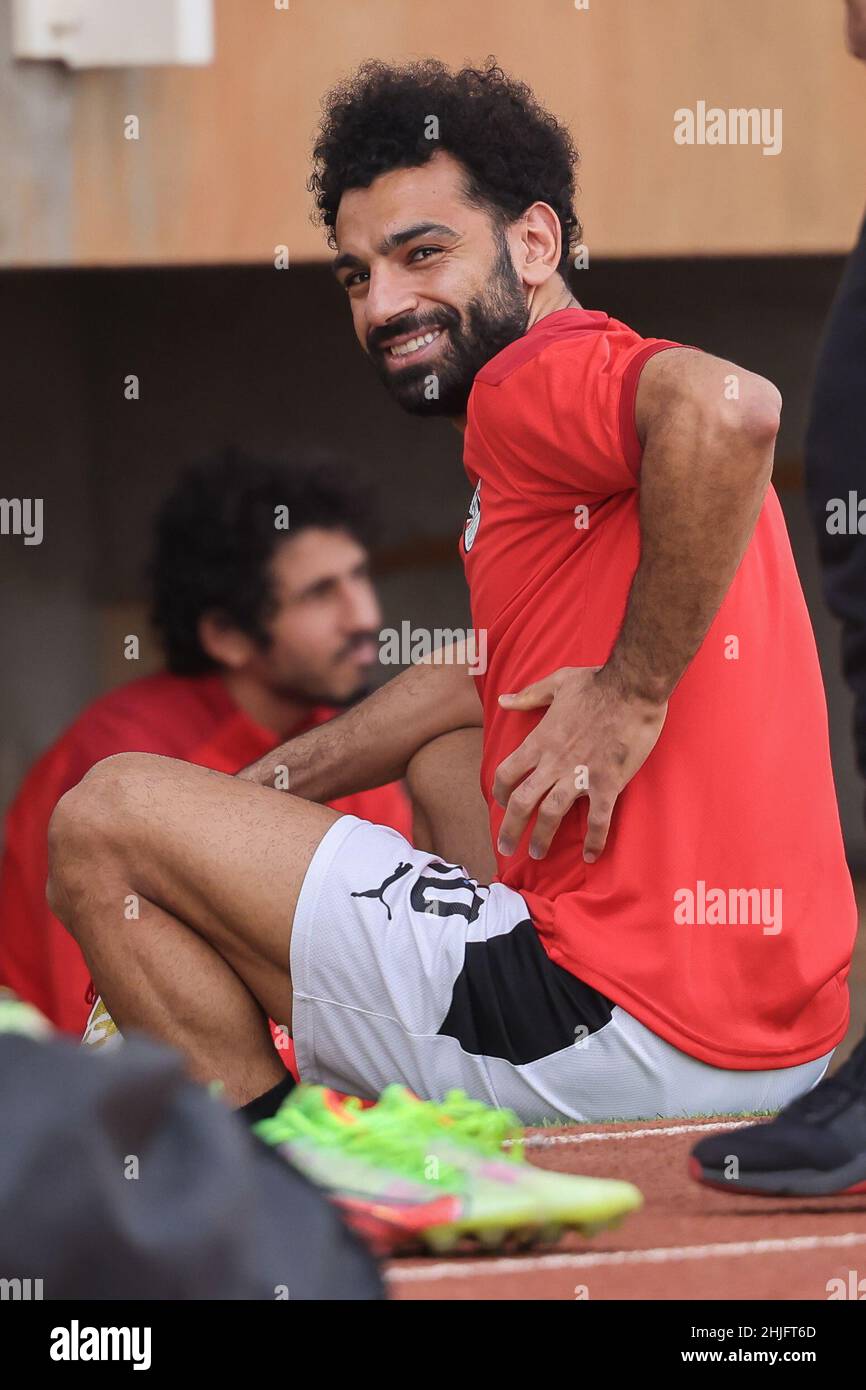 Kamerun, Yaounde, 29. Januar 2022. Mohamed Salah aus Ägypten lächelt während der Trainingseinheit vor dem Viertelfinalspiel zwischen Ägypten und Marokko beim Africa Cup of Nations im Trainingsgelände Olembe Stadium. Kredit: Sebo47/Alamy Live Nachrichten Stockfoto