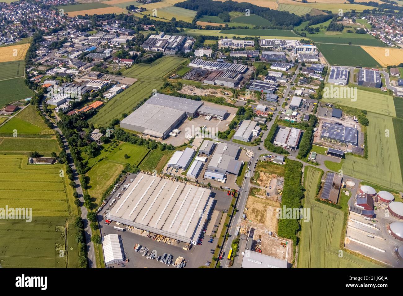 Luftaufnahme, Gewerbegebiet Höingen, Höingen, Ense, Sauerland, Nordrhein-Westfalen, Deutschland, DE, Europa, Handelsunternehmen, Kommercia Stockfoto