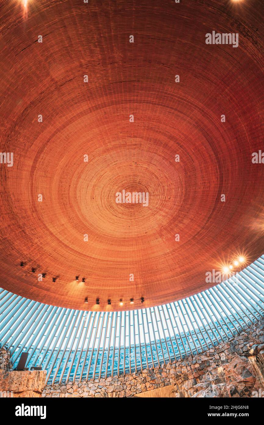 Helsinki, Finnland. Innenraum Der Lutherischen Tempeliaukio Kirche Auch Als Kirche Des Felsen Und Felsen Bekannt Stockfoto