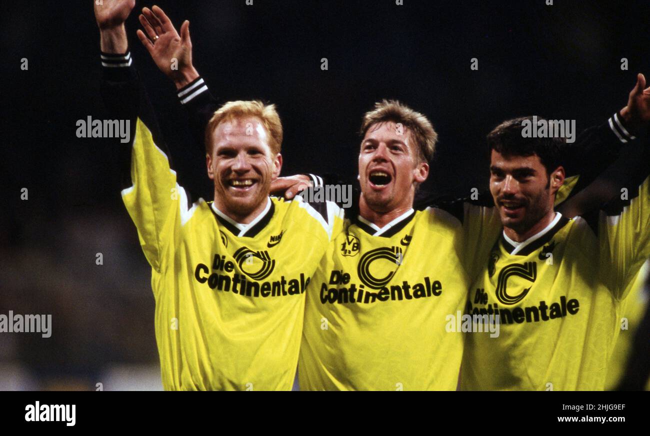 Bochum, Deutschland. 29th Jan, 2022. firo: Fuvuball: Fußball: Archivfotos 1.Bundesliga, Saison 1995/1996. 95/96 BVB, Borussia Dortmund Matthias Sammer, Jubel, Jubel, mit, und, Steffen Freund, Rene Tretschok Credit: dpa/Alamy Live News Stockfoto