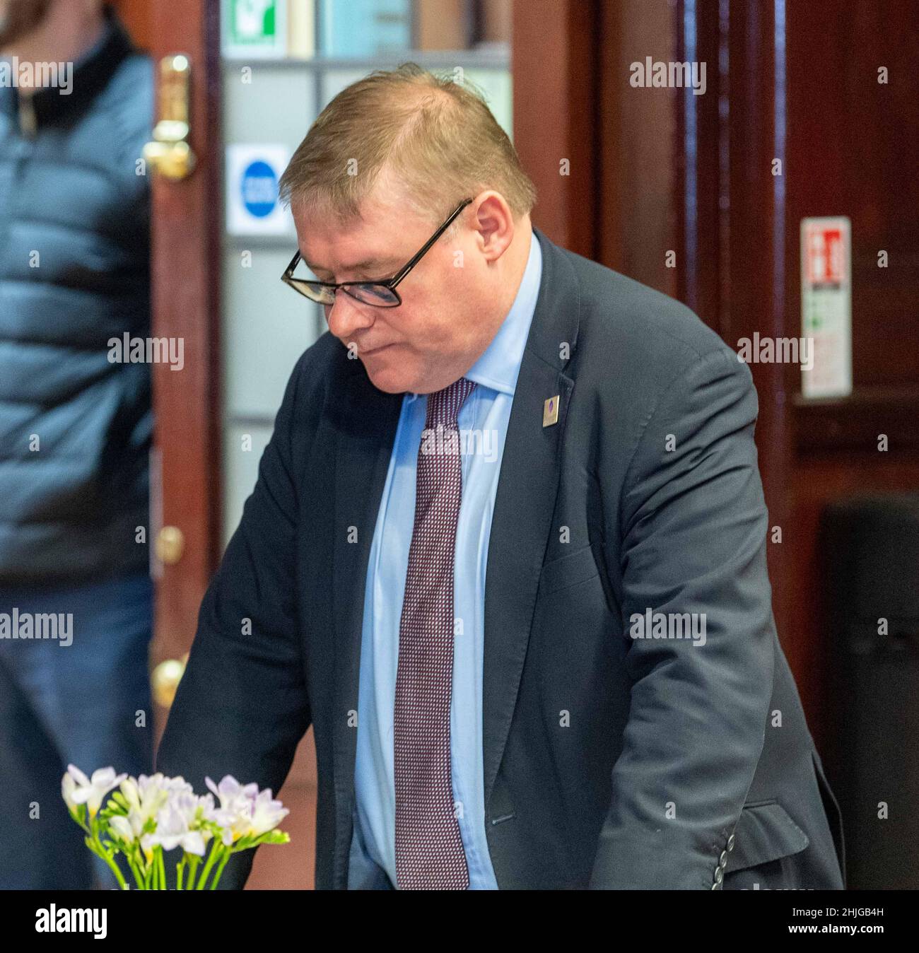 Brentwood, Großbritannien. 29th Januar 2022. Brentwood Essex 29th Jan 2022 Holocaust Trust Memorial Meeting an der Brentwood County High School, Foto: Mark Francois MP für Wickford und Rayleigh Credit: Ian Davidson/Alamy Live News Stockfoto