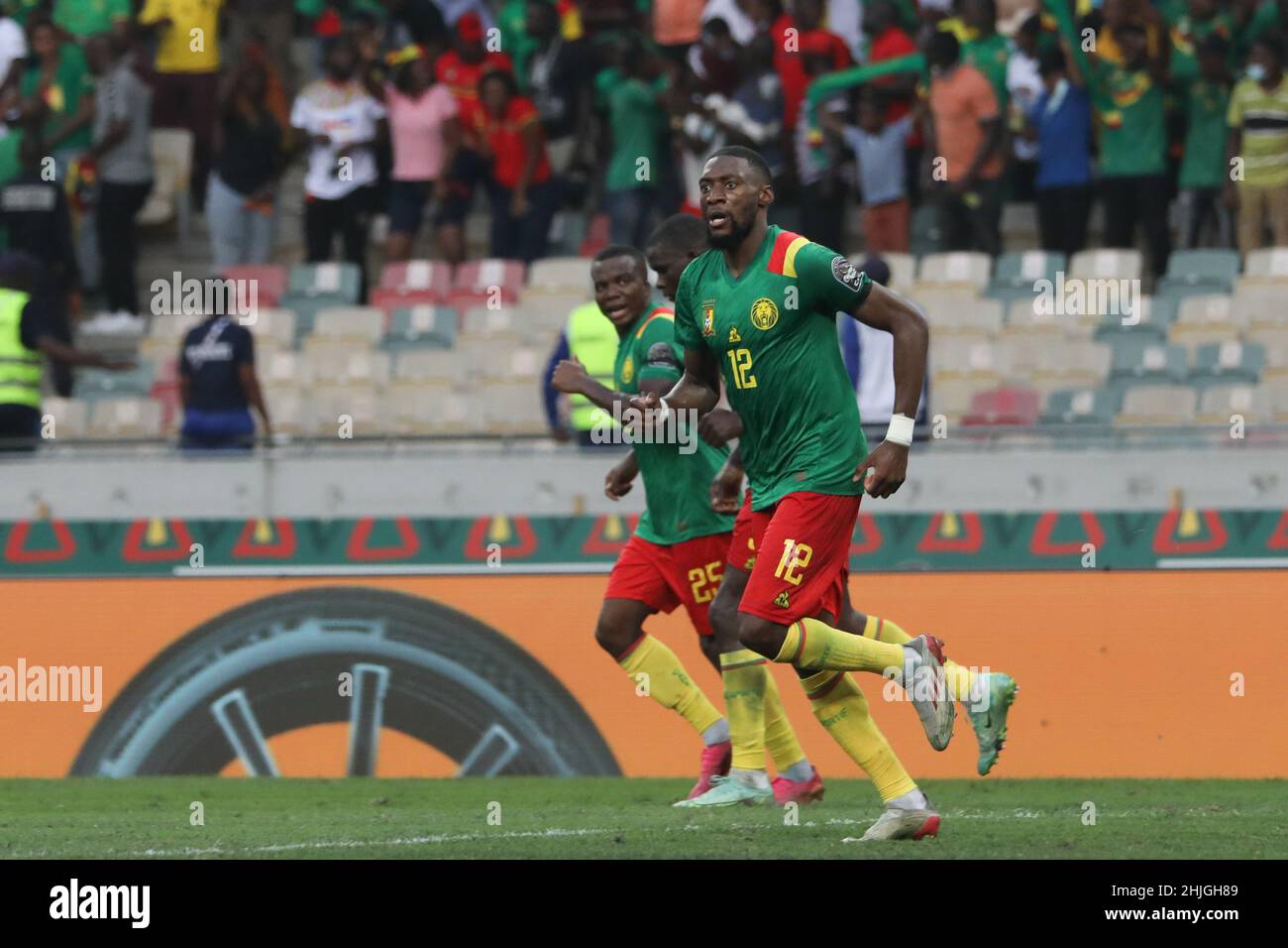 Kamerun, Douala, 29. Januar 2022 - Karl Toko Ekambi aus Kamerun feiert nach dem Tor während der Play-offs zum Afrika-Cup auf Nationen - Viertelfinalspiel zwischen Gambia und Kamerun im Japoma Stadium, Douala, Kamerun 29/01/2022 Photo SF Credit: Sebo47/Alamy Live News Stockfoto