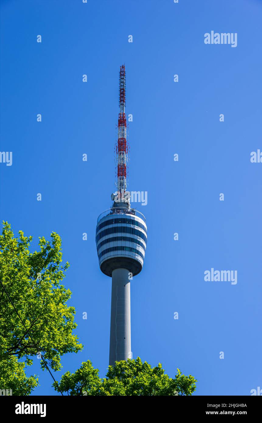 Oberer Teil und Aussichtsplattform des Stuttgarter Fernsehturms, Baden-Württemberg, Deutschland. Stockfoto