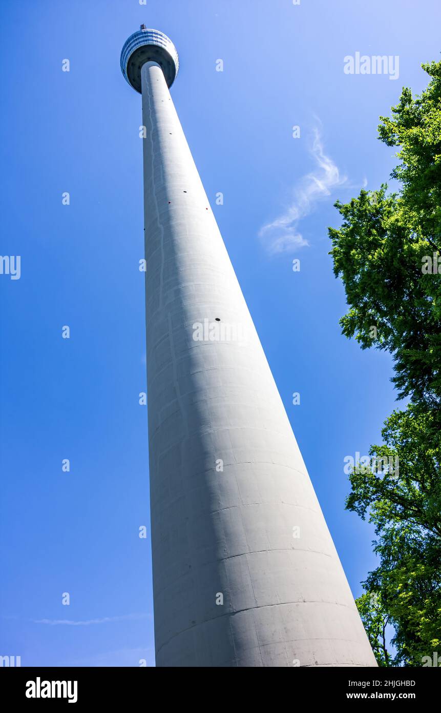Oberer Teil und Aussichtsplattform des Stuttgarter Fernsehturms, Baden-Württemberg, Deutschland. Stockfoto