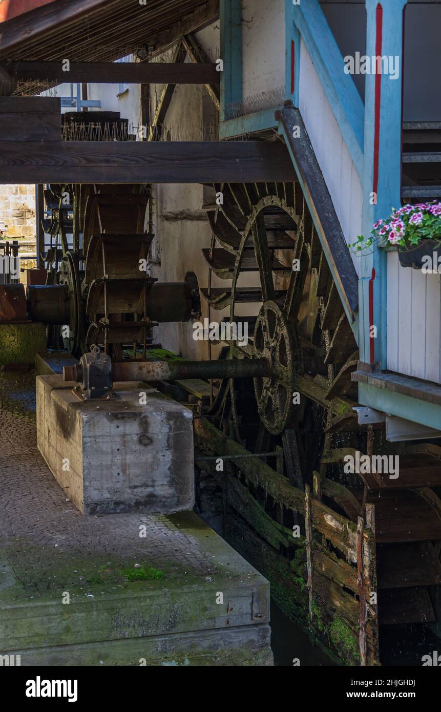 Wasserrad an der Kesselwasen Lane im romantischen Stadtteil Klein Venedig, Esslingen am Neckar, Baden-Württemberg, Deutschland. Stockfoto