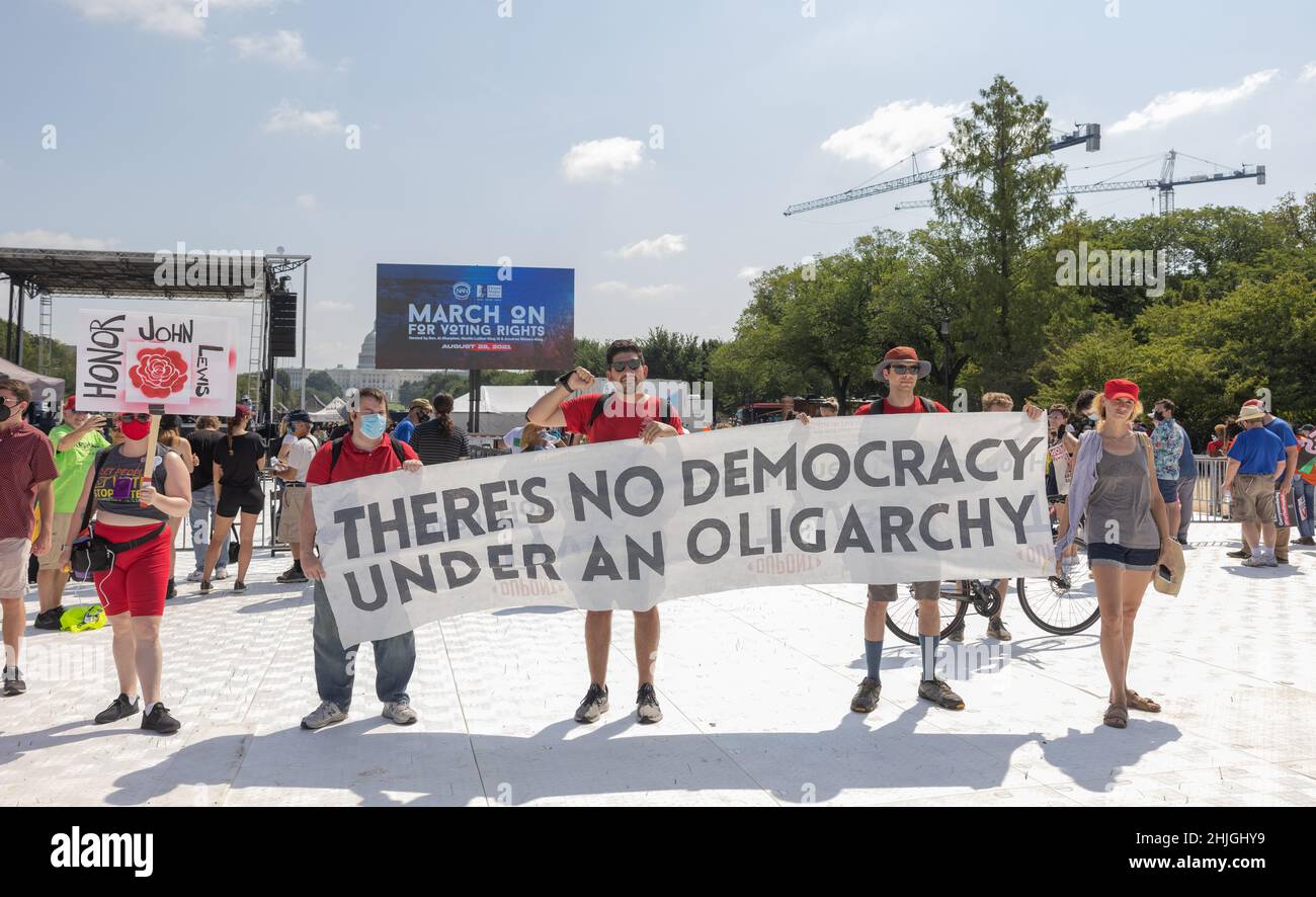 WASHINGTON, D.C., 28. August 2021: Während des Marsches für Washington und die Stimmrechte werden Demonstranten gesehen. Stockfoto
