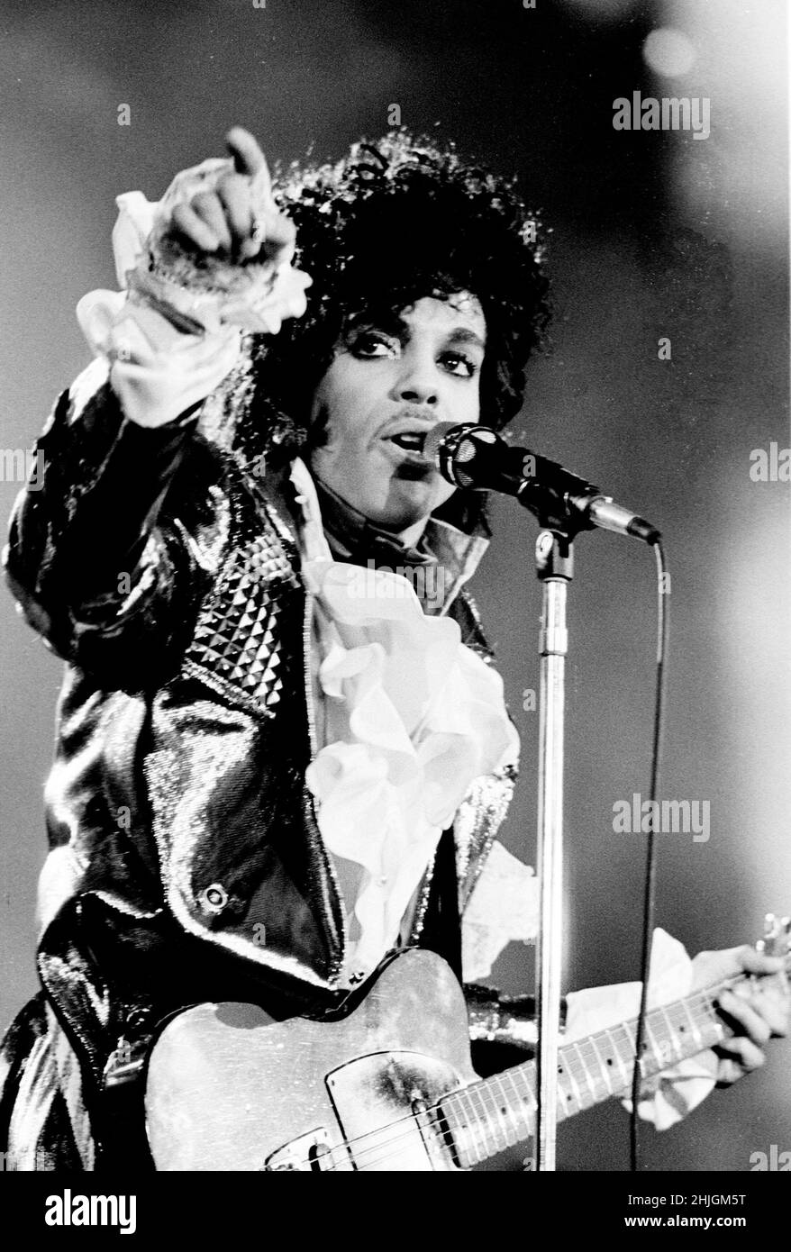 Prince tritt während der Purple Rain Tour um die 1980er Jahre auf.Quelle: Ron Wolfson / Rock Negative / MediaPunch Stockfoto