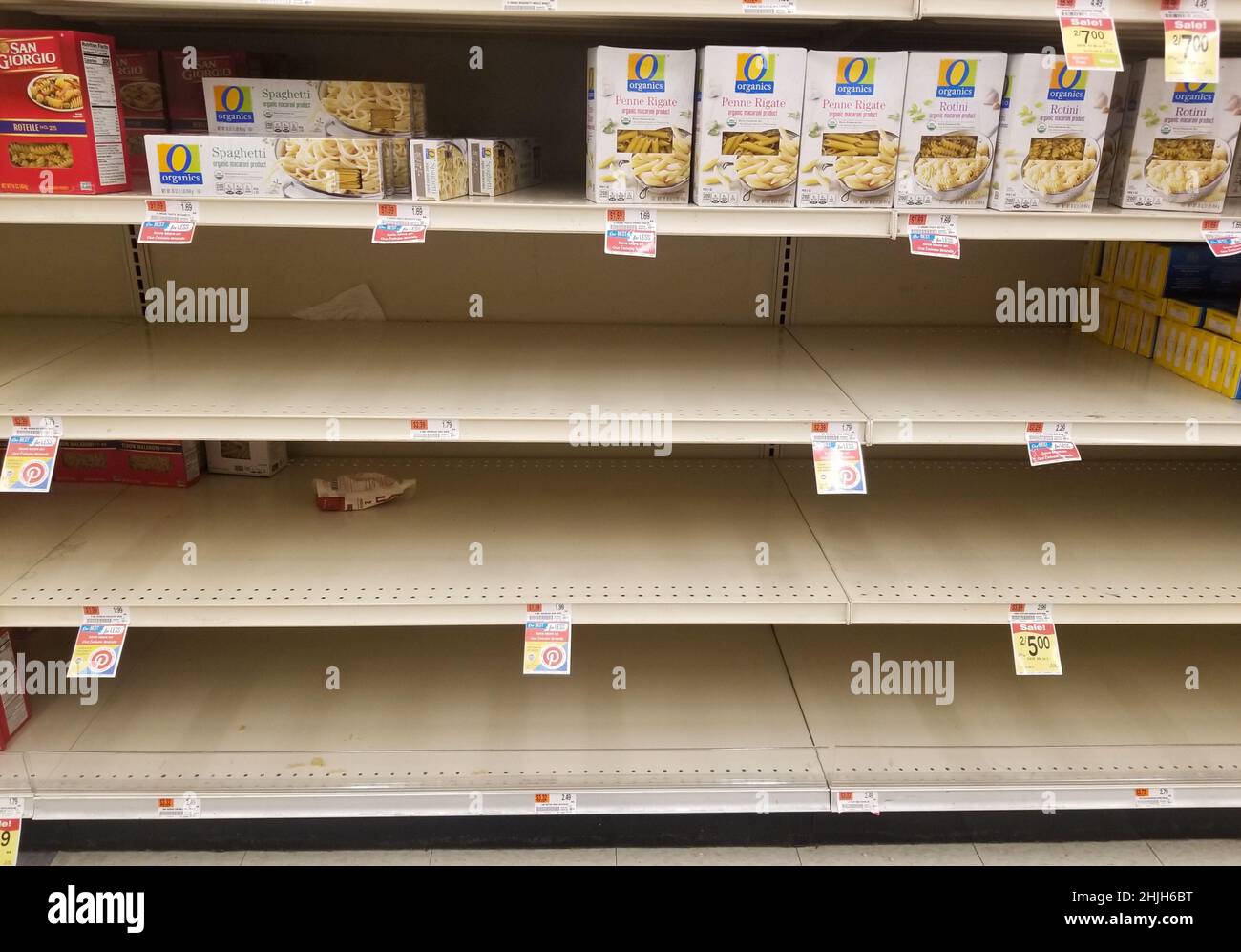 Wilmington, Delaware, USA - 23. Januar 2022 - die leeren Regale in einem Supermarkt wegen Lebensmittelknappheit Stockfoto