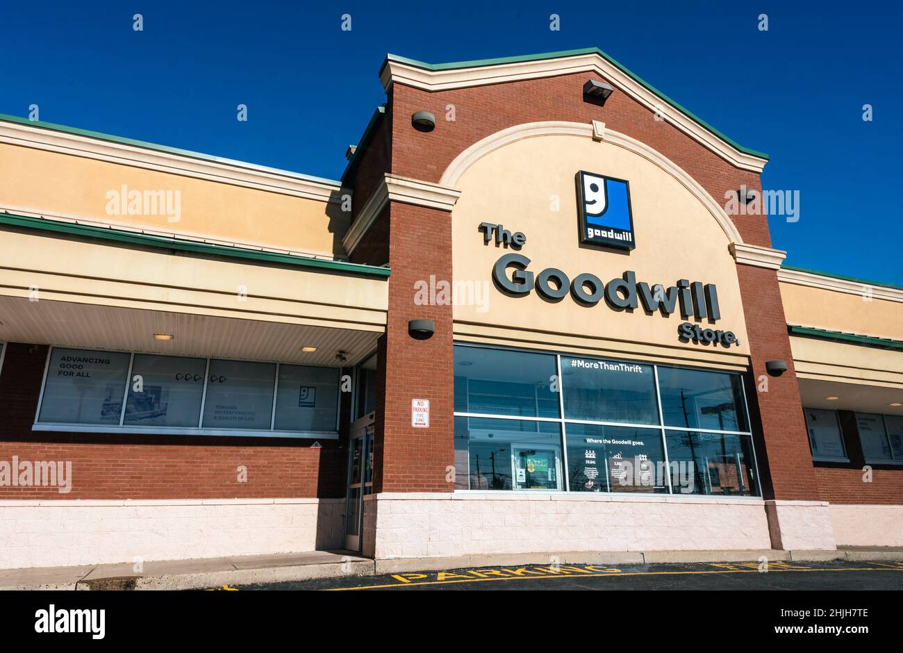 Bound Brook, New Jersey, USA - 22. Januar 2022: Außenschild des Goodwill Industries Store & Donation Center. Stockfoto