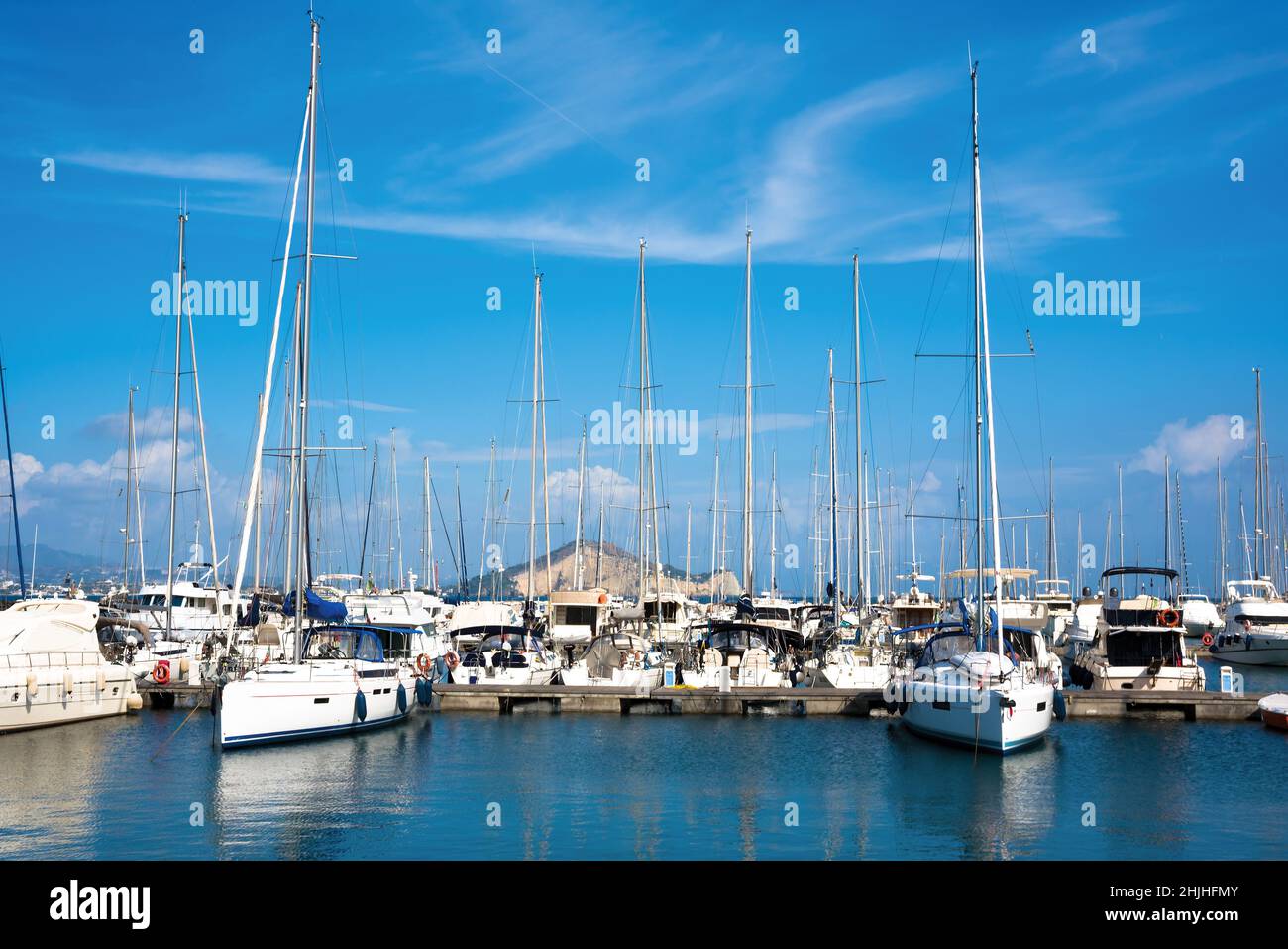 Yachten im Hafen Stockfoto