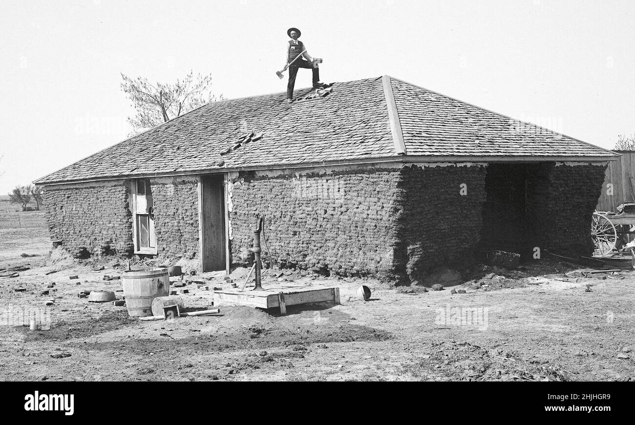 Soloman D Butcher - Butcher Foto: Abriss des 'alten Reyner-Sodhauses' im Jahr 1904, nach dem Bau eines neuen Queen Anne-Hauses auf dem Grundstück. Stockfoto