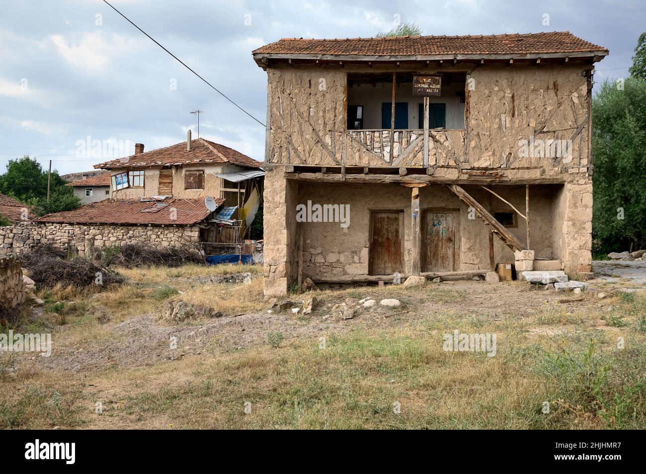 traditionelles türkisches Fachwerkhaus, gemischt mit Mauerwerk, im Dorf Kozluca in Zentralanatolien, Türkei Stockfoto