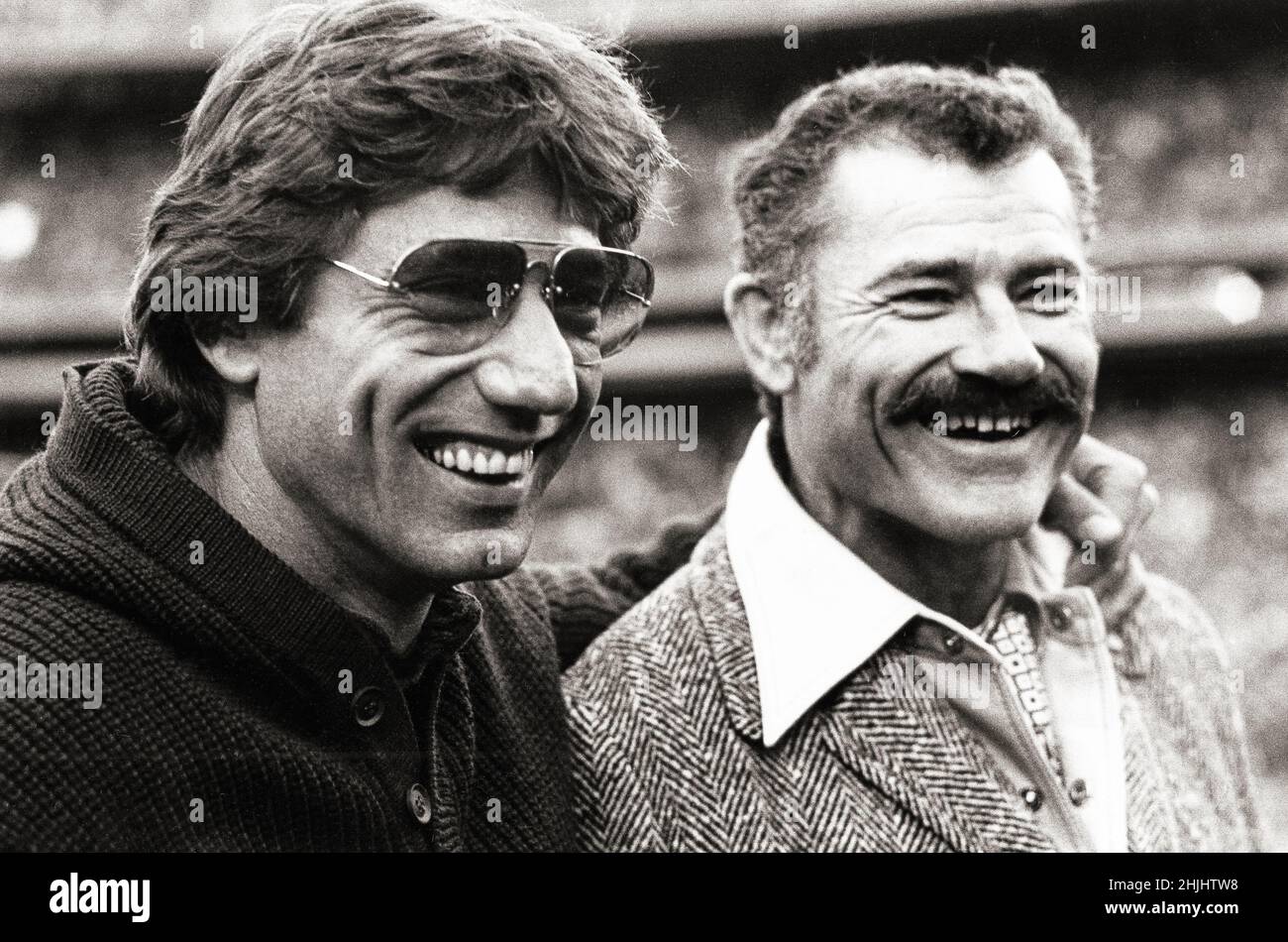 Joe Namath & Don Maynard am Rande eines Jets-Spiels nach jedem Ruhestand, im Shea Stadium um 1981. Stockfoto