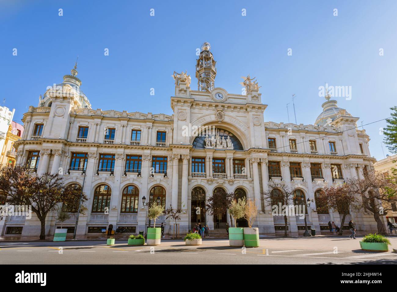 Valencia, Spanien. 28. Januar 2022. Correos-Gebäude an der Plaza del Ayuntamiento Stockfoto