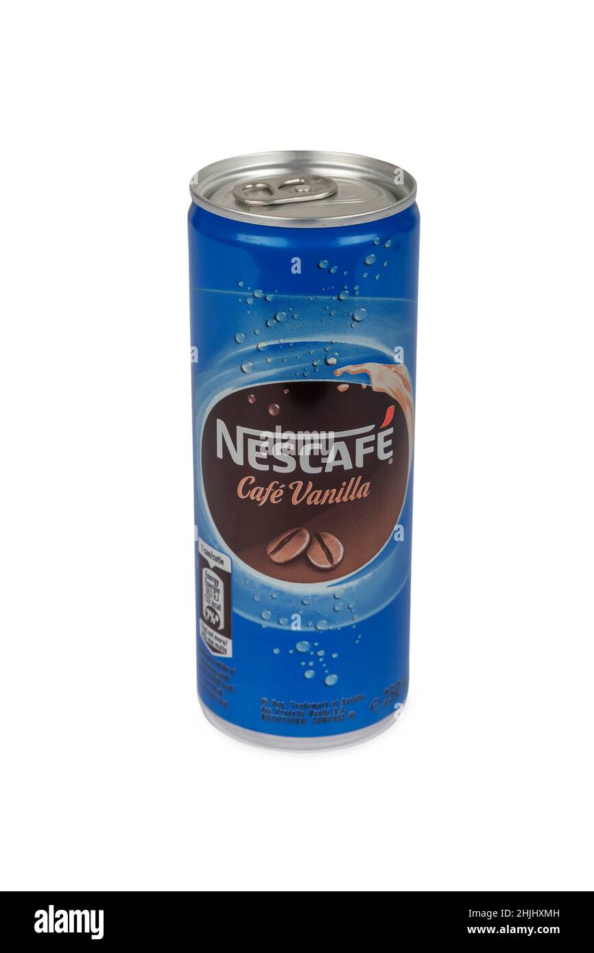 PULA, KROATIEN - 20. JANUAR 2022: Nescafé Café Vanilla Instantkaffee Getränk mit Vollmilch, Vanillegeschmack, Dose 250 ml. Die Marke der Instant-Kaffee m Stockfoto