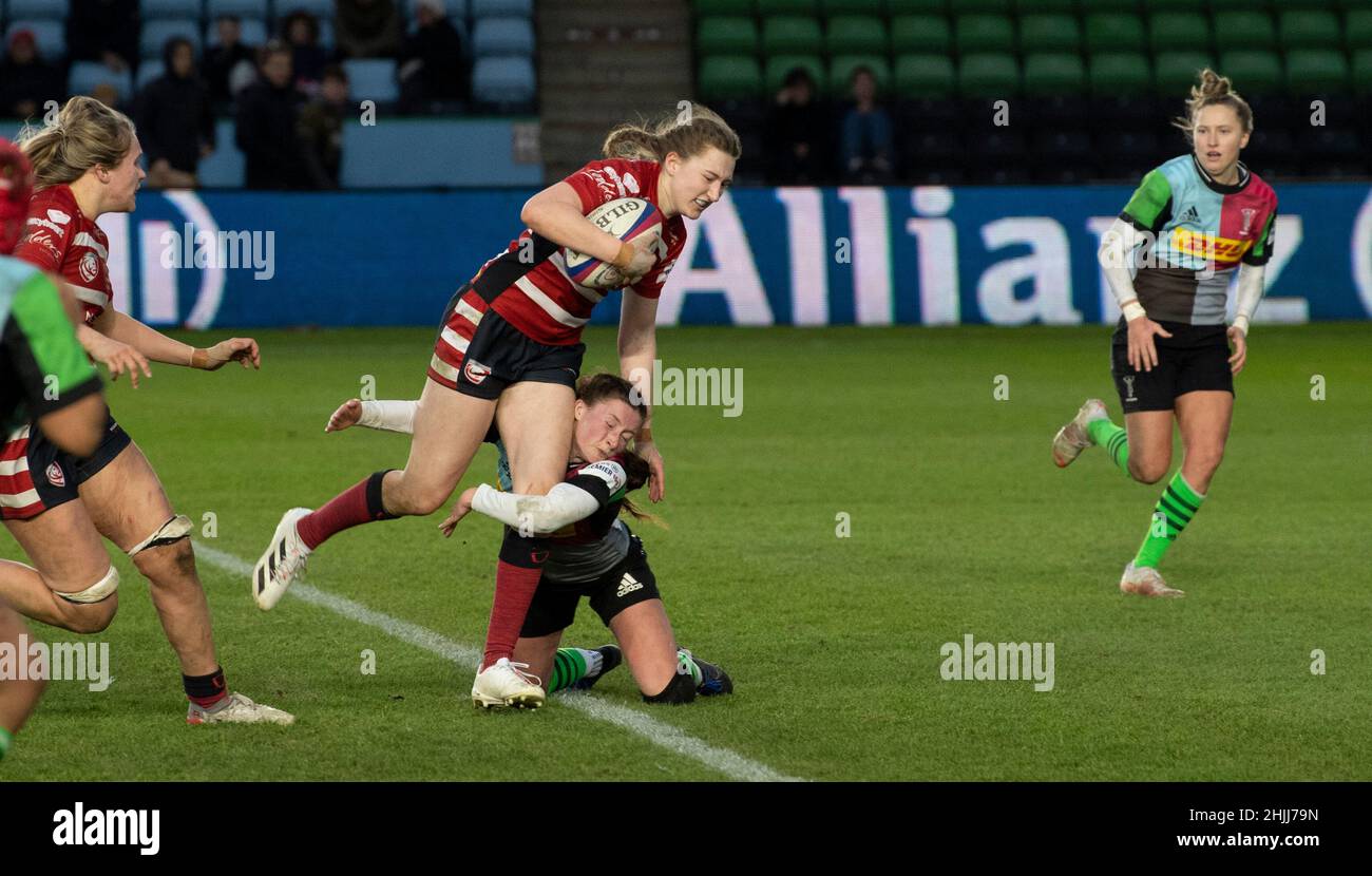 TWICKENHAM - ENGLAND 29 JAN 22: Connie Powell von Gloucester-Hartpury im Einsatz während des Allianz Premier 15s-Spiels zwischen Harlequins Women und Glouceste Stockfoto