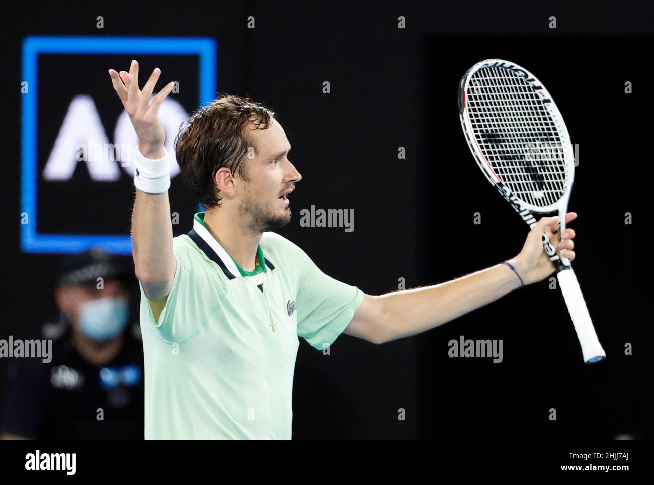 Tennis - Australian Open - Finale der Herren-Singles - Melbourne Park,  Melbourne, Australien - 30. Januar 2022 der russische Däne Daniil Medvedev  feiert den Sieg im zweiten Satz im Finale gegen den