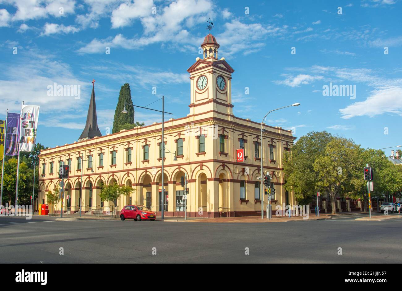 Das unter Denkmalschutz stehende Albury Post Office und der Uhrenturm, entworfen vom NSW Colonial Architects Office unter James Barnett im Jahr 1880 in der Dean Street, Albury Stockfoto