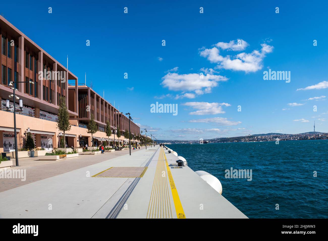 Istanbul, Türkei - November 2021: Galataport, der neue Kreuzfahrthafen von Istanbul, der 2021 eröffnet wird, befindet sich am Ufer der Galata, Karakoy Stockfoto