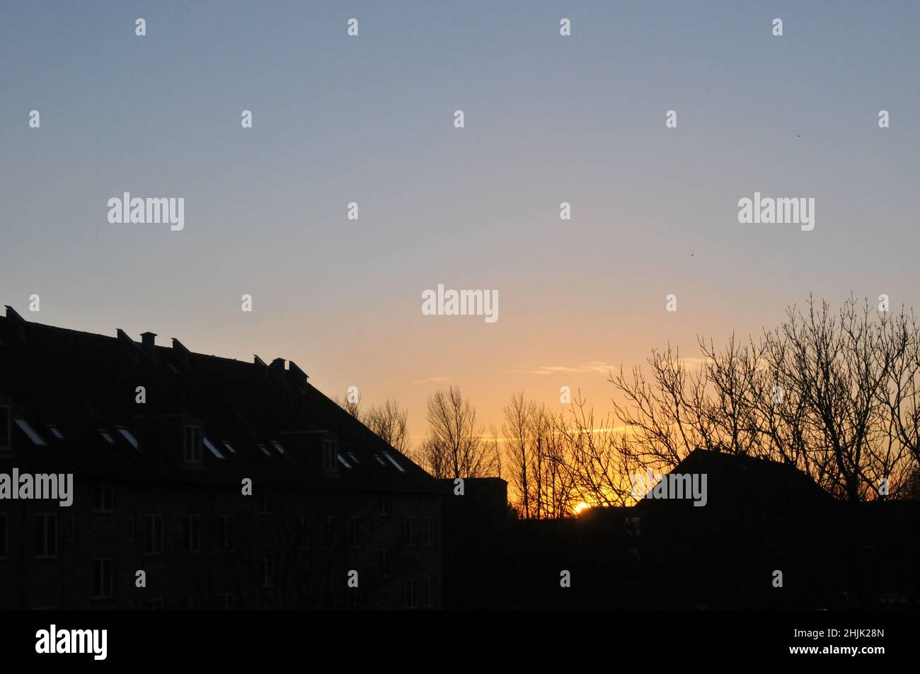 Kopenhagen/Dänemark./30. Januar 2022/Sun untergeht über Kastrup dänische Hauptstadt Kopenhagen Dänemark. (Foto..Francis Dean/Dean Picturs) Stockfoto