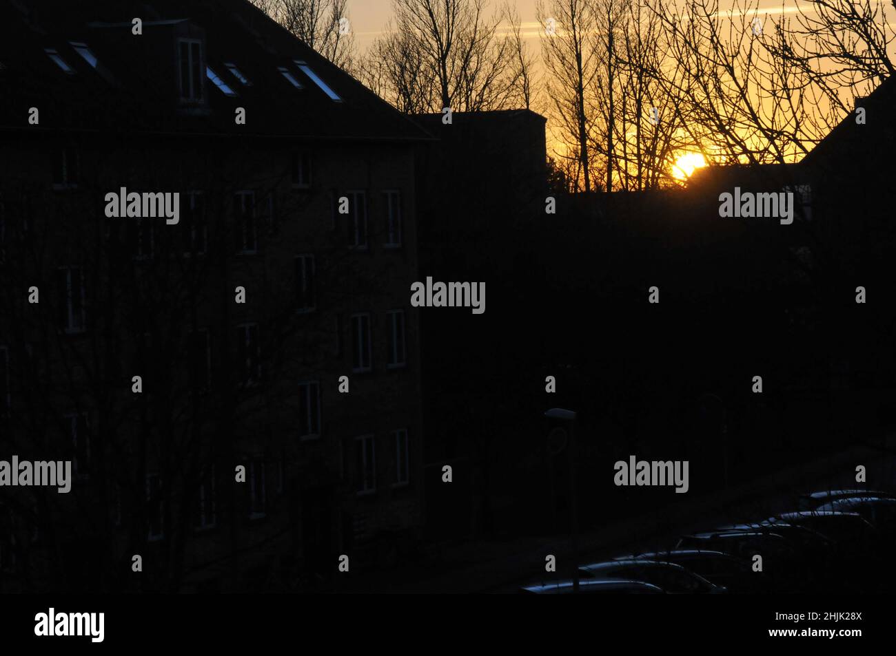 Kopenhagen/Dänemark./30. Januar 2022/Sun untergeht über Kastrup dänische Hauptstadt Kopenhagen Dänemark. (Foto..Francis Dean/Dean Picturs) Stockfoto