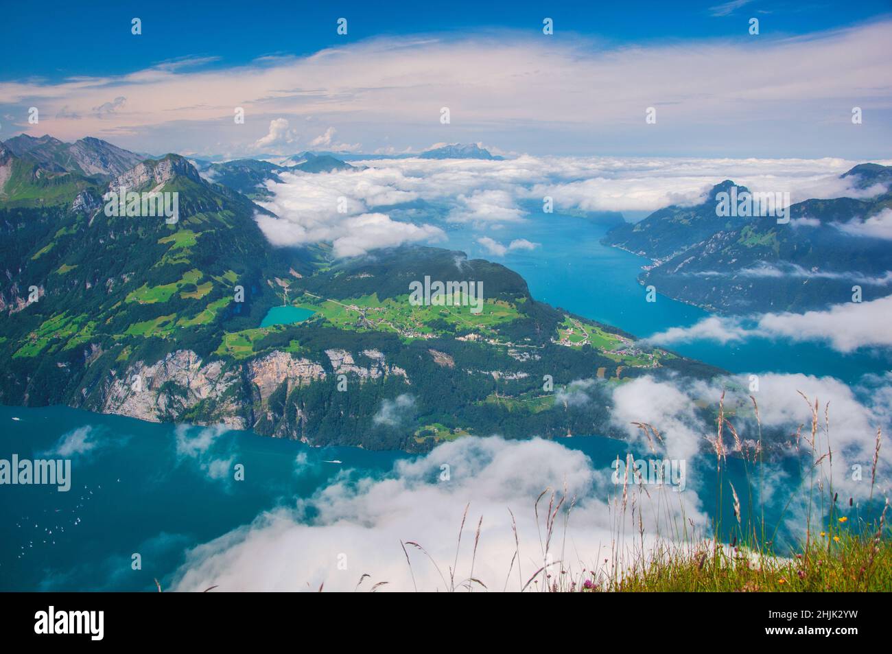 Luftaufnahme des Vierwaldstättersees, der Rigi- und Pilatus-Berge, der Glarus- und Uri-Alpen vom Monte Fronalpstock, Schweiz Stockfoto