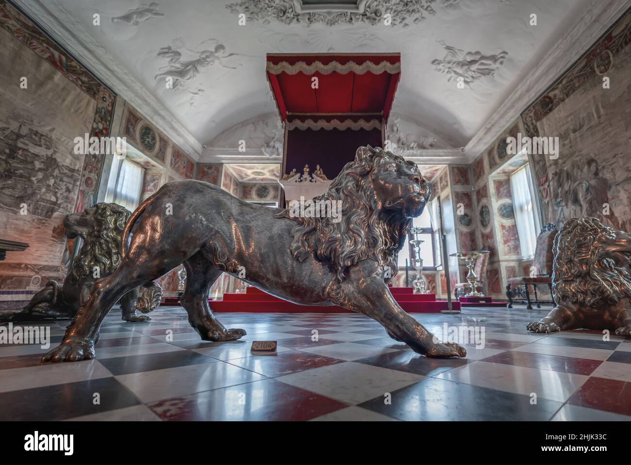 Silberner Löwe in der Ritterhalle auf Schloss Rosenborg - Kopenhagen, Dänemark Stockfoto