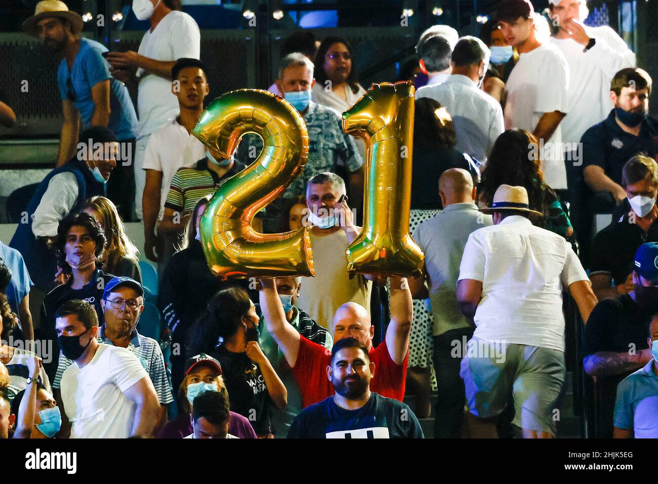 Melbourne, Australien, 30th. Januar 2022. Spanische Fans beim Herrenfinale beim Australian Open Tennis Grand Slam 2022´s Melbourne Park. Bildnachweis: Frank Molter/Alamy Live News Stockfoto