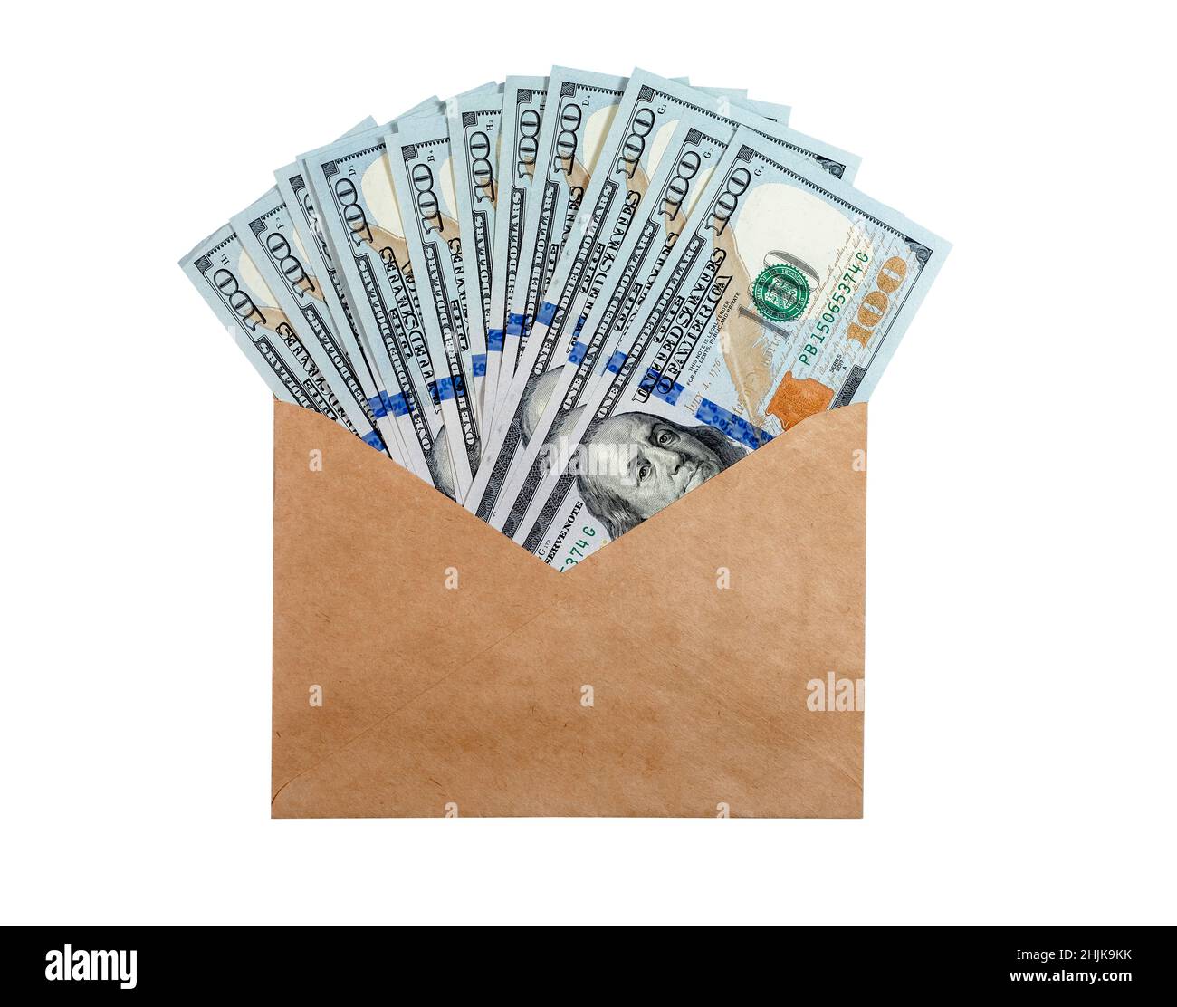 100 US-Dollar-Scheine in einem Umschlag aus Bastelpapier, isoliert auf weißem Hintergrund. Amerikanisches Geld. Hochwertige Fotos Stockfoto
