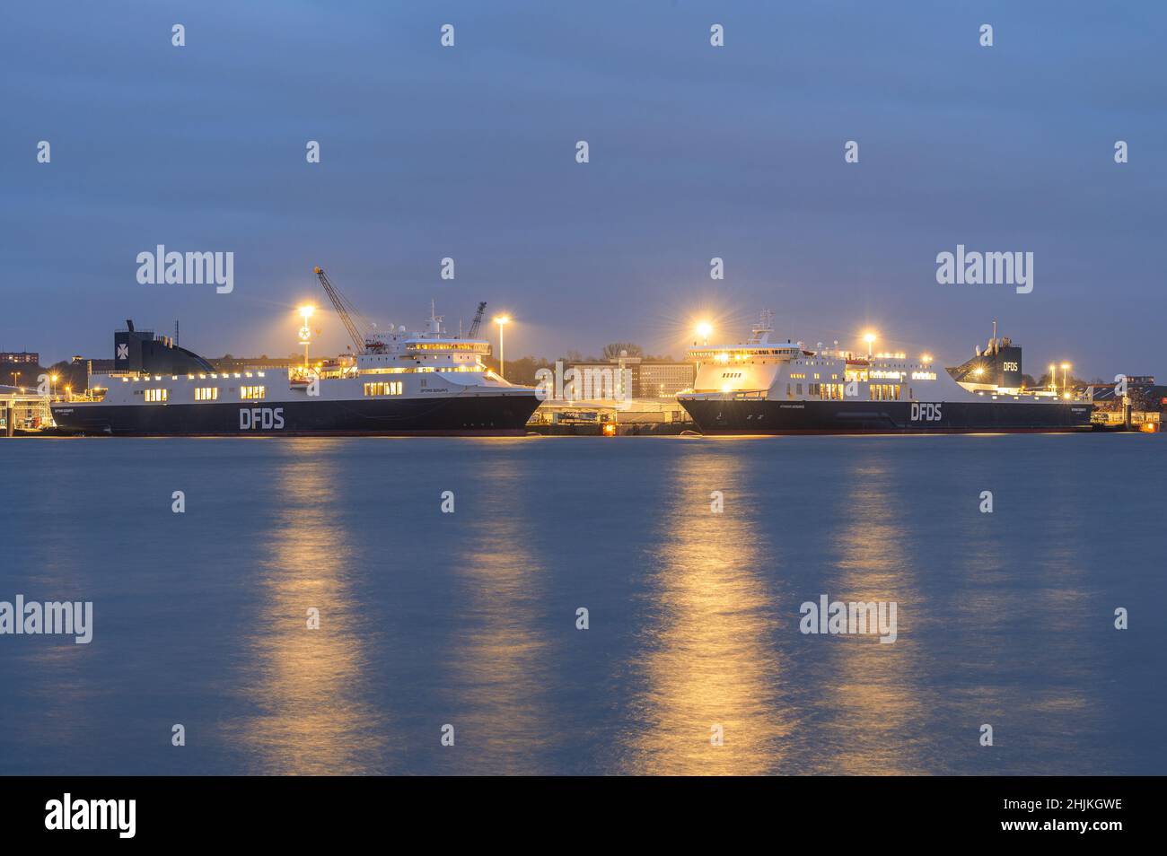 OPTIMA SEAWAYS und ATHENE SEAWAYS vertäuten im Hafen von Kiel Stockfoto