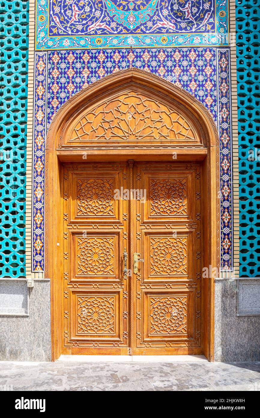 Ali Ibn Abi Talib Moschee (iranische Moschee Hosainia) Türen, bunte schiitische iranische Moschee in Bur Dubai, Deira mit persischen Fayence Fliesen und islamischen c Stockfoto