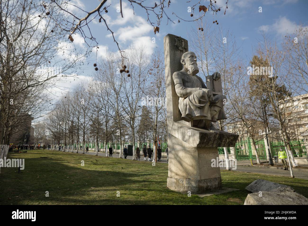 Bukarest, Rumänien - 24. Januar 2022: Statue von Serban Cantacuzino in der Nähe des Patriarchalpalastes in Bukarest. Stockfoto