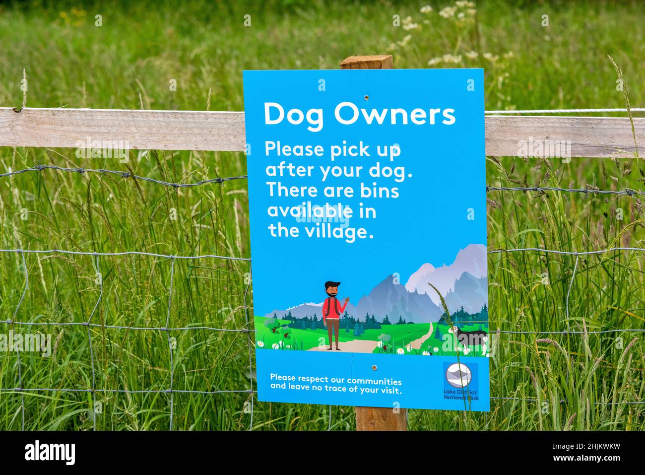 Hundebesitzer Land Informationsschild. Bitte holen Sie nach Ihrem Hund UK Stockfoto