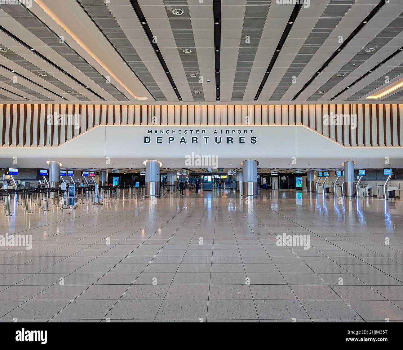 MANCHESTER, GROSSBRITANNIEN - 30th. JANUAR 2022: Neuer Abflugbereich an der neuen Erweiterung des Terminals 2 am Flughafen Manchester Stockfoto