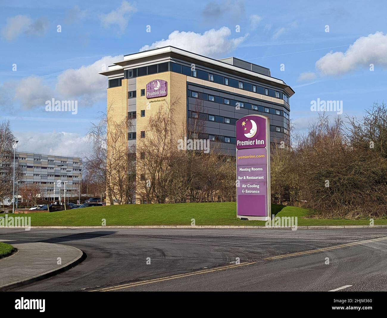 MANCHESTER, GROSSBRITANNIEN - 30th. JANUAR 2022: Außenansicht des Premier Inn Hotels Stockfoto
