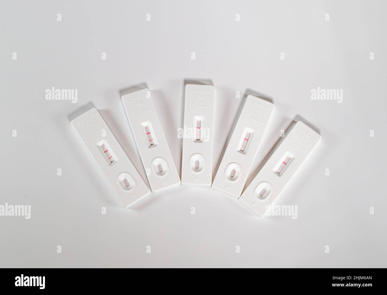 Covid-19 Antigentest zeigt progressive Heilung und progressive Reduktion der Viruslast Stockfoto