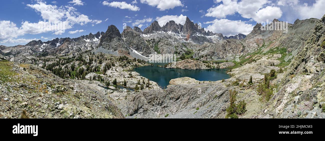 Panorama des Minaret Lake und der Minarette in der Nähe von Mammoth Lakes California Stockfoto