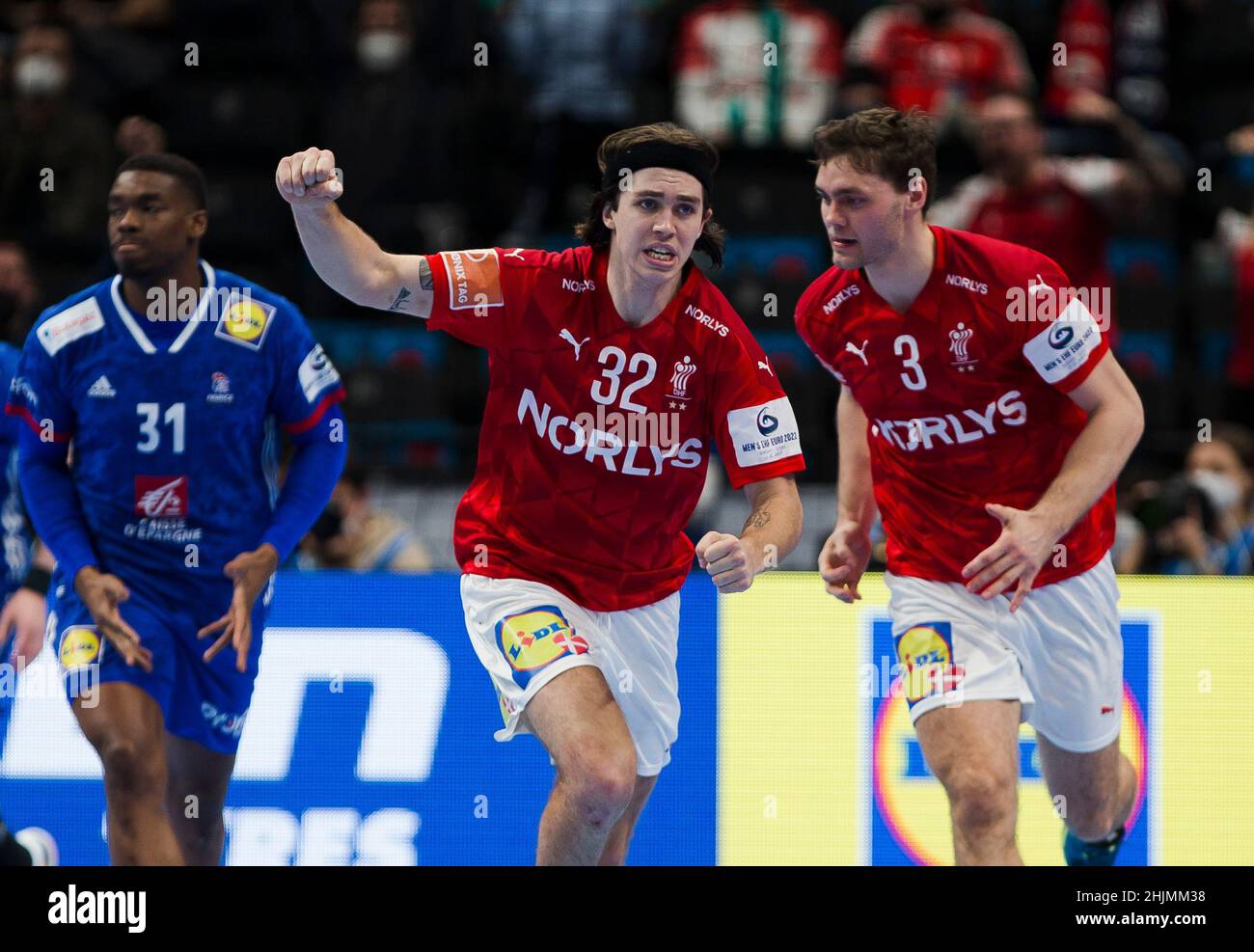 Budapest, Ungarn, 30th. Januar 2022. Jacob Tandrup Holm aus Dänemark feiert nach dem Tor beim Männer EHF EURO 2022, 3rd Platz Match Spiel zwischen Frankreich und Dänemark in Budapest, Ungarn. 30. Januar 2022. Kredit: Nikola Krstic/Alamy Stockfoto