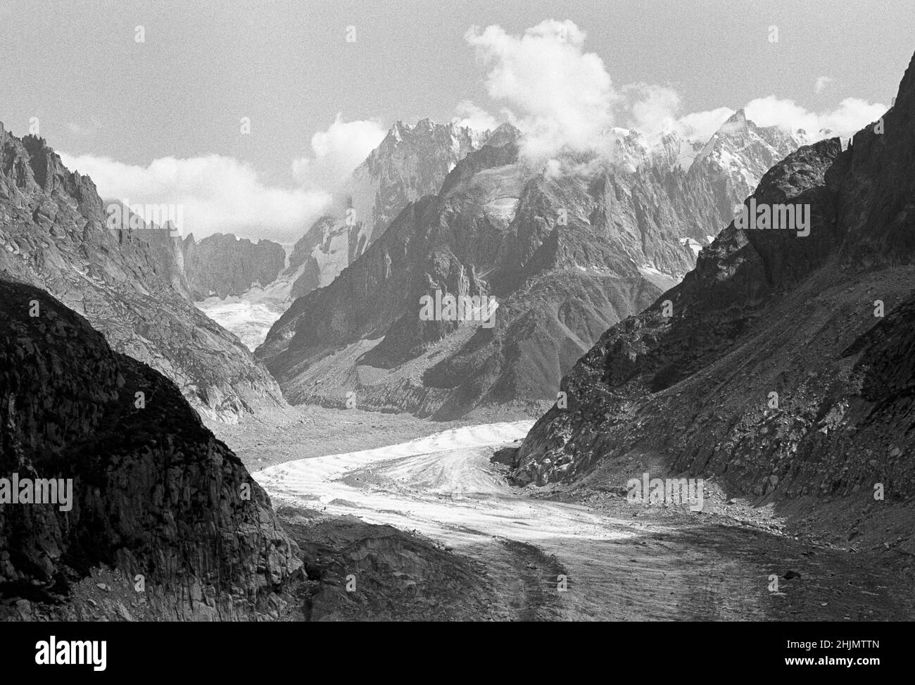 Schwarzweißfoto von Mer de Glace (Gletschermeer), Chamonix-Tal, Chamonix, Französische Alpen, Frankreich, Europa, 2009. Stockfoto