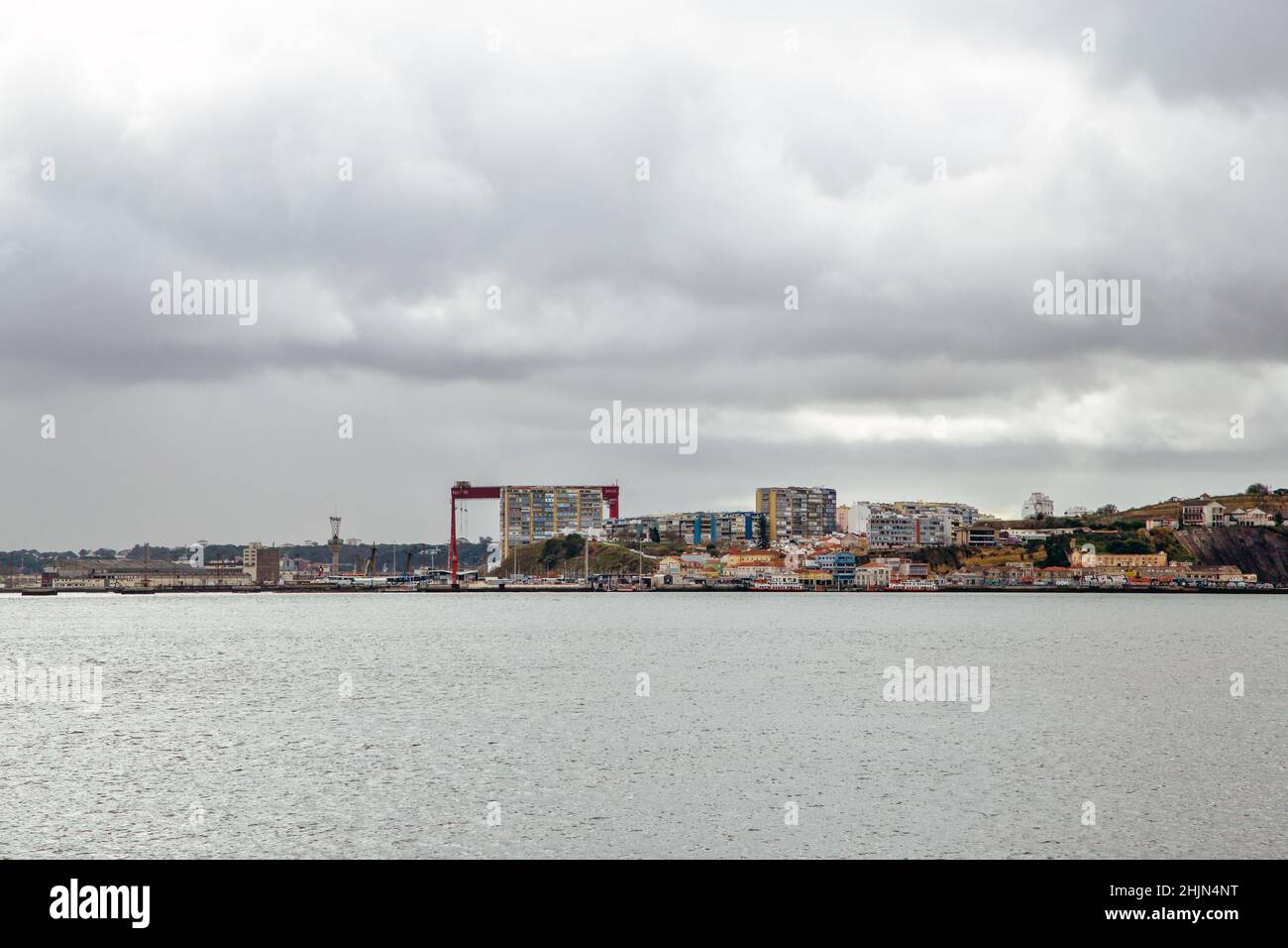 Lisboa Tago River an einem bewölkten Tag, Lissabon, Portugal Stockfoto