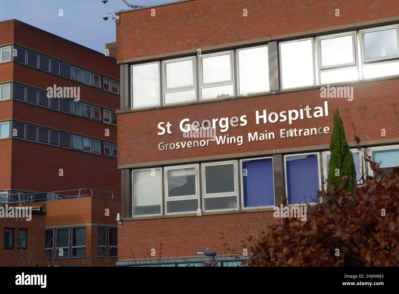 London, Großbritannien. Tooting: St George's Hospital - Grosvenor Wing Haupteingang Stockfoto