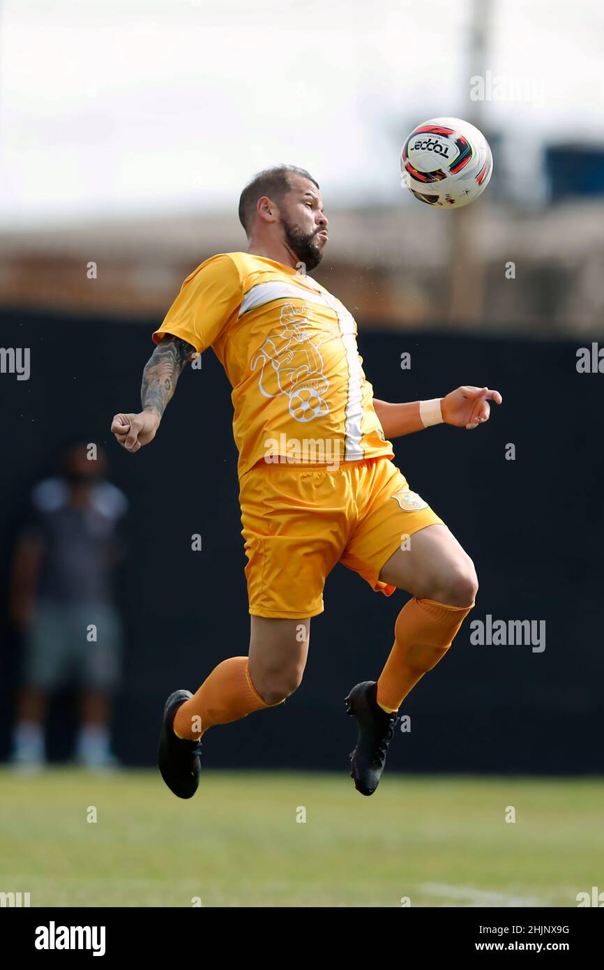 Partida entre, Brasiliense x Santa Maria partida válida pela terceira rodada Campeonato Brasiliense 2022, realizada no Estádio Maria de Lurdes abadia, domingo (30). Na foto, JogadorThiago Luis Brasiliense Stockfoto